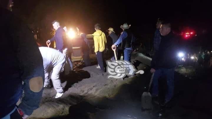 Mueren sepultados por alud de arena dos niños en Altotonga