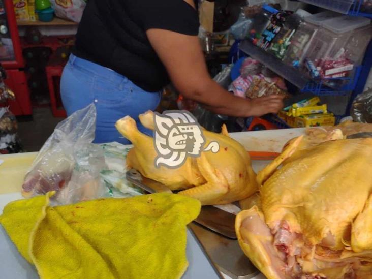 Hasta 56 pesos el kilo de pollo en Veracruz