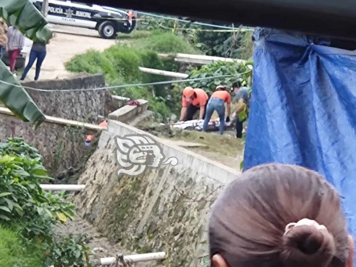 Muere hombre tras caer de cabeza en arroyo Papas de la colonia Veracruz, en Xalapa