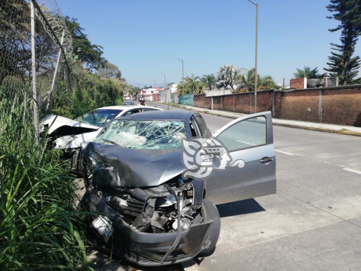 Se registra choque de vehículos en Córdoba; hay dos lesionados