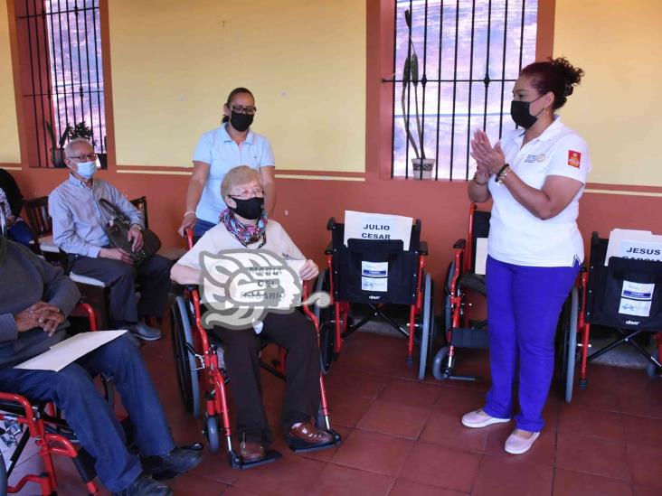 Club Santa Rosa donó ocho sillas de ruedas a personas de escasos recursos