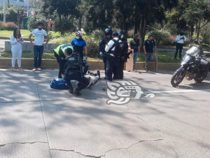 Motociclista es embestido por camioneta en la avenida Lázaro Cárdenas, de Xalapa