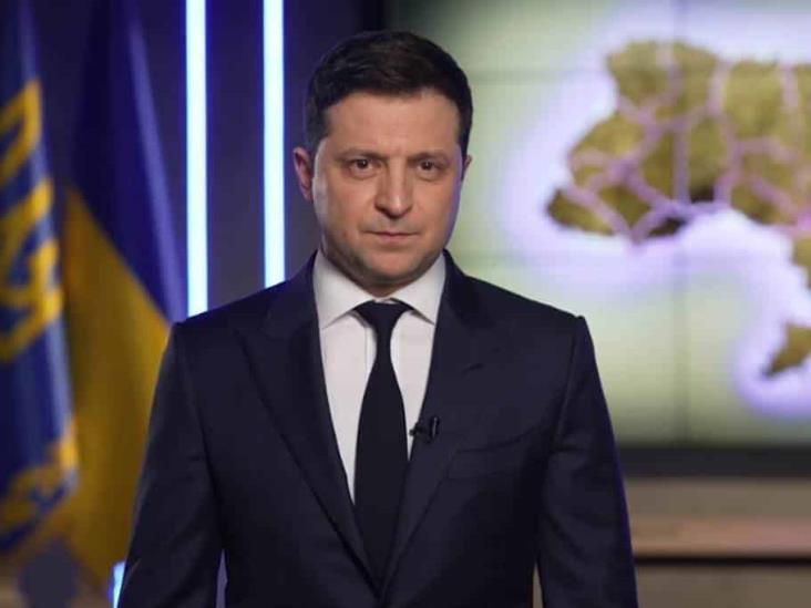 Presidente de Ucrania ordena enlistarse en el ejército