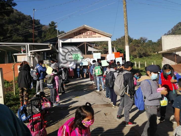 Sin maestro, les piden volver a clases presenciales en Jilotepec