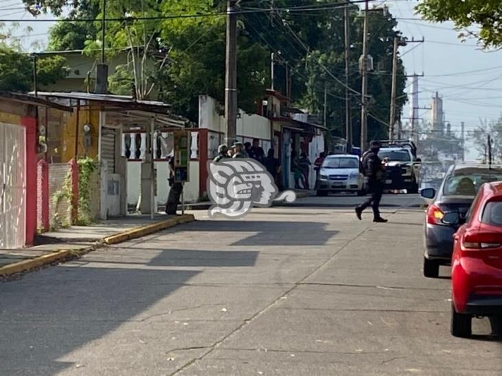 Un policía herido y un detenido, tras violento asalto a Oxxo en Minatitlán