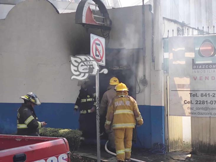 Se incendia ‘El Brujo’, conocido local de preparados en Xalapa