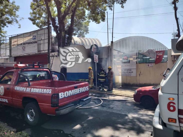 Se incendia ‘El Brujo’, conocido local de preparados en Xalapa