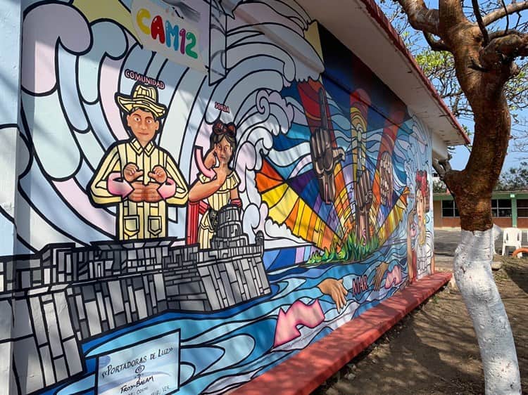 Pintores veracruzanos crean mural con temática de lenguaje de señas