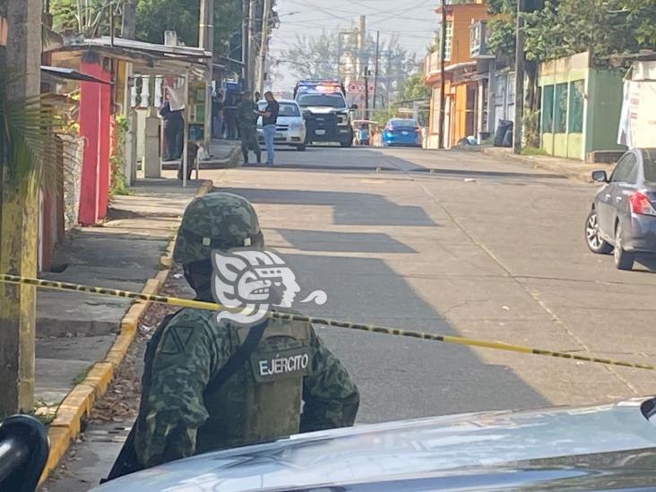 Un policía herido y un detenido, tras violento asalto a Oxxo en Minatitlán