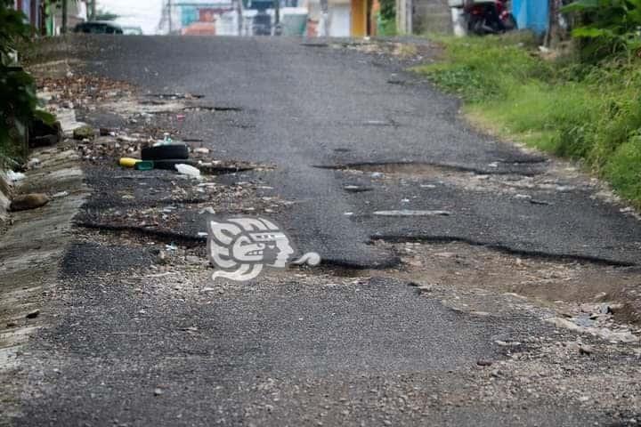 Calle Hidalgo de Misantla se encuentra llena de baches; conductores urgen reparación