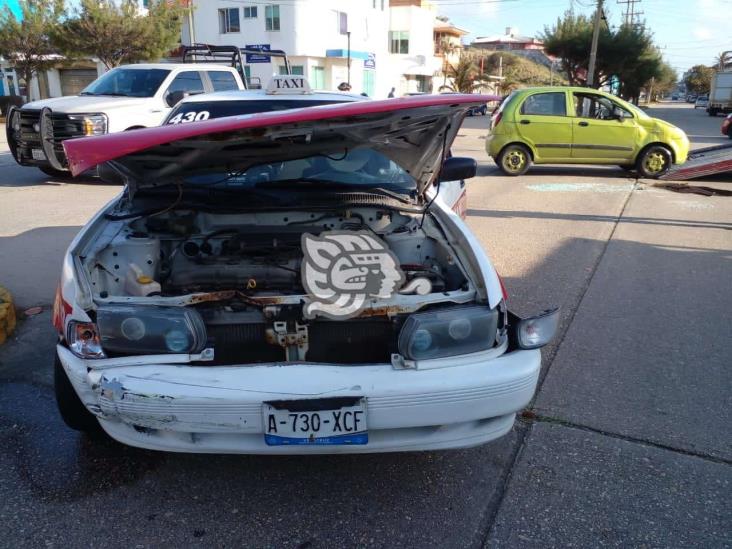 Choque y volcadura en la María de la Piedad en Coatzacoalcos