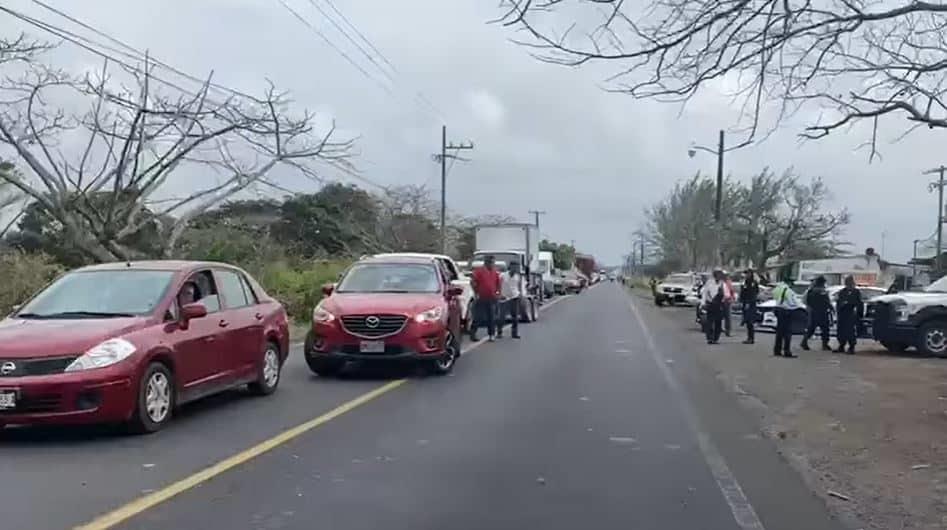 Liberan carretera de Lerdo de Tejada