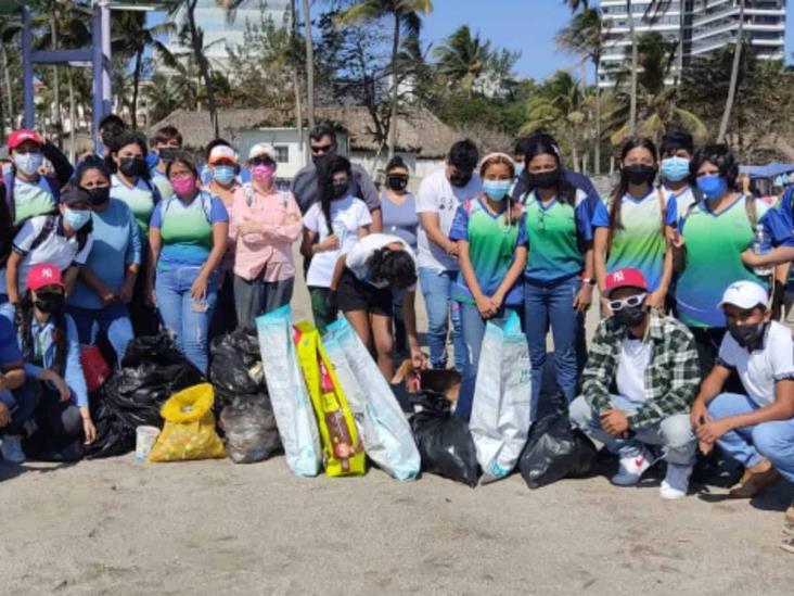 PET y colillas de cigarro, entre los contaminantes hallados en playas de Veracruz