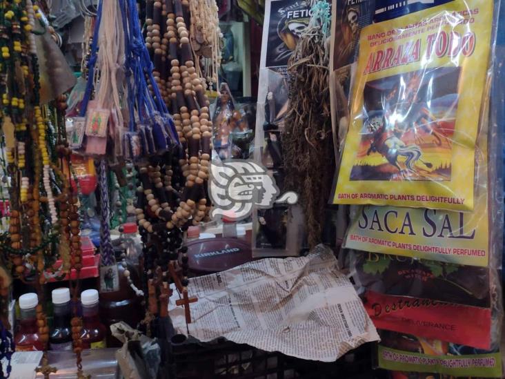 Mercados de Veracruz se preparan para rituales del primer viernes de marzo