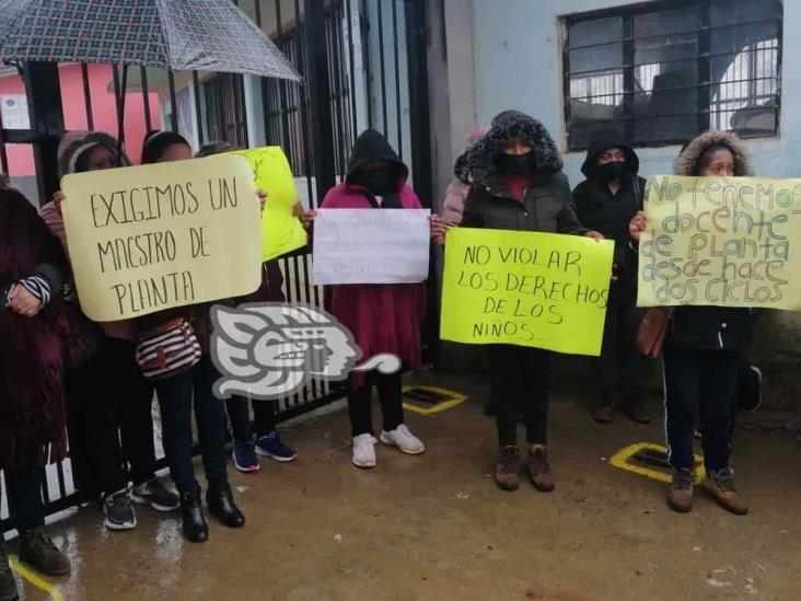 Pobladores de Tlaquilpa toman instalaciones de preescolar Fortino Jaramillo