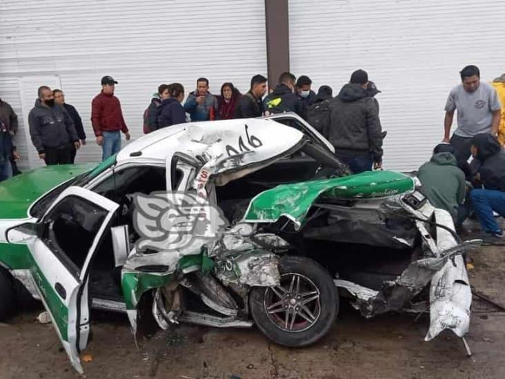 Tráiler se queda sin frenos en Naolinco; un muerto y 9 heridos