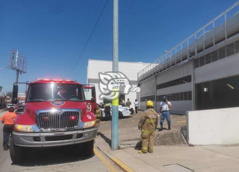 Se Registra Conato De Incendio En El Interior De La Agencia De Autos