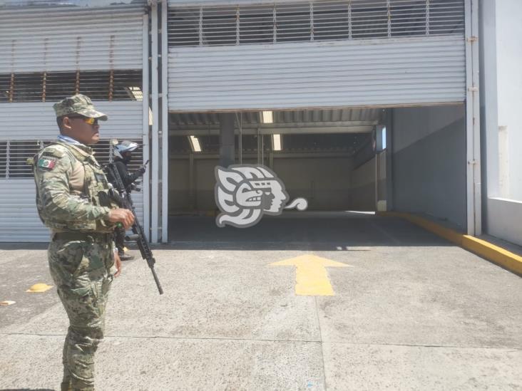 Se registra conato de incendio en el interior de la agencia de autos