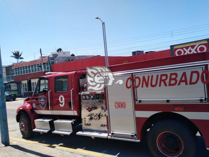 Se registra conato de incendio en el interior de la agencia de autos