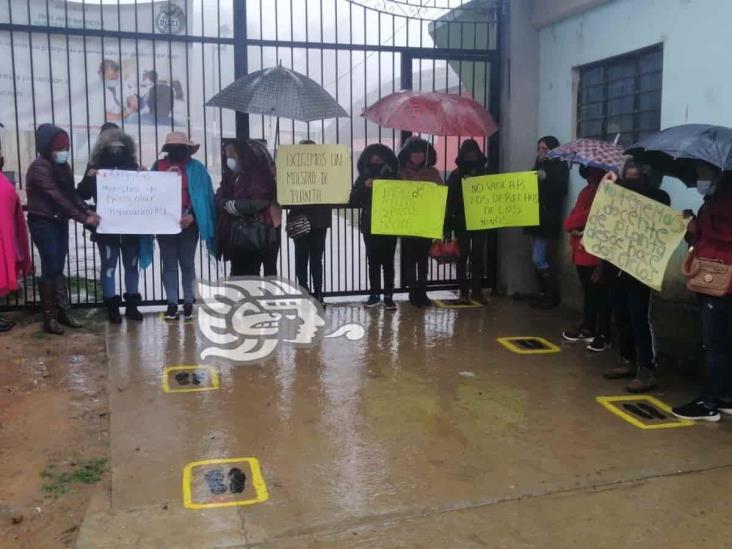 Pobladores de Tlaquilpa toman instalaciones de preescolar Fortino Jaramillo