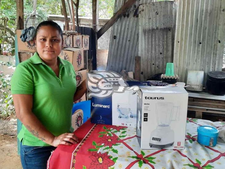 Se solidarizan con Jaqui tras perderlo todo en incendio