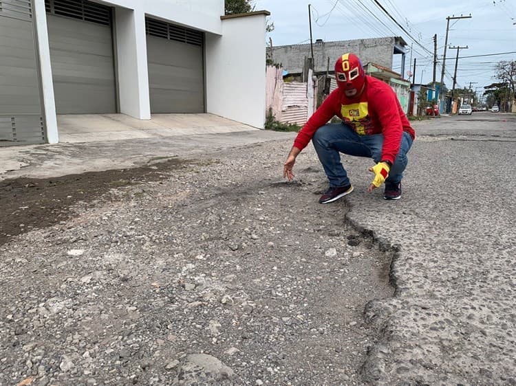 Destrozada calle de Francisco Villa y Las Razas en Veracruz