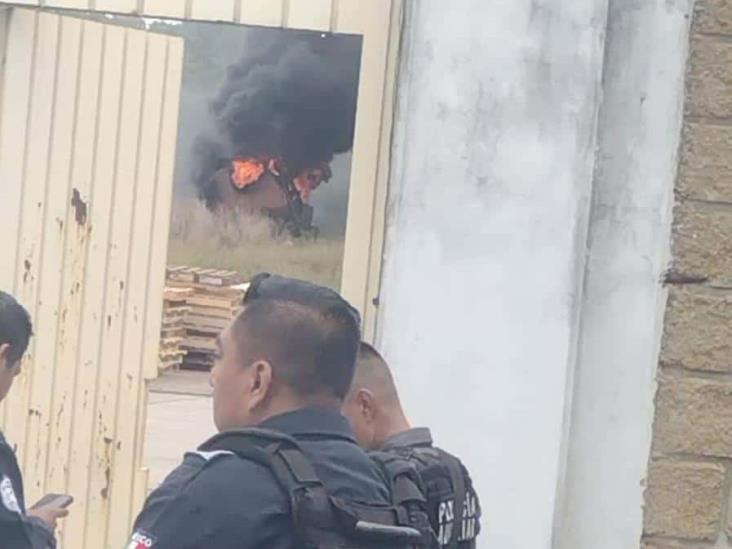 PC y bomberos controlan fuego en recicladora de Barrancas