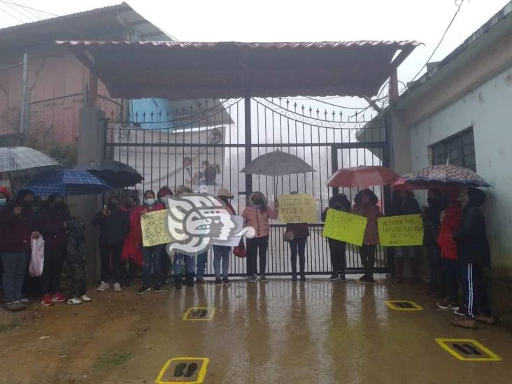 Pobladores de Tlaquilpa toman instalaciones de preescolar Fortino Jaramillo