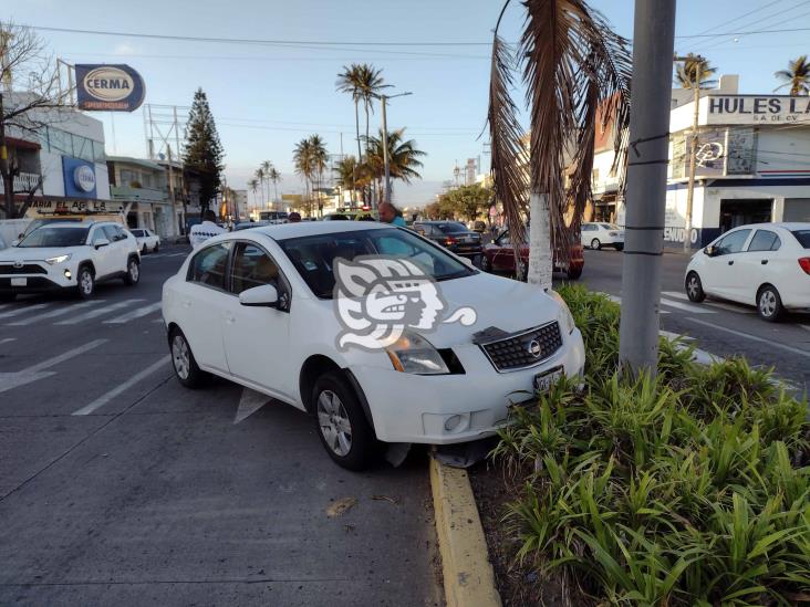 Se registra fuerte percance en avenida Miguel Alemán