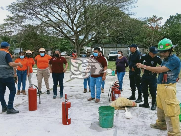 Capacitan a direcciones de PC de la región en uso y manejo de extintores