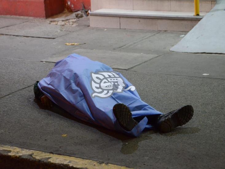Adulto mayor fallece en calles de Veracruz