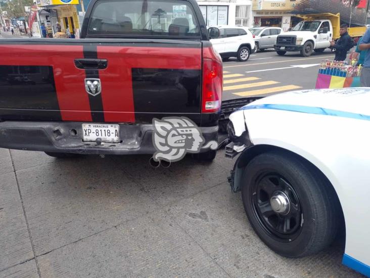 Camioneta choca con patrulla en Boca del Río