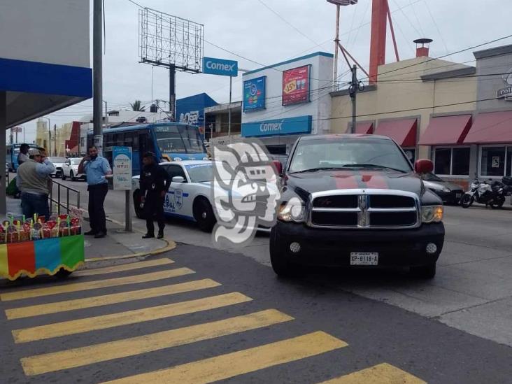 Camioneta choca con patrulla en Boca del Río