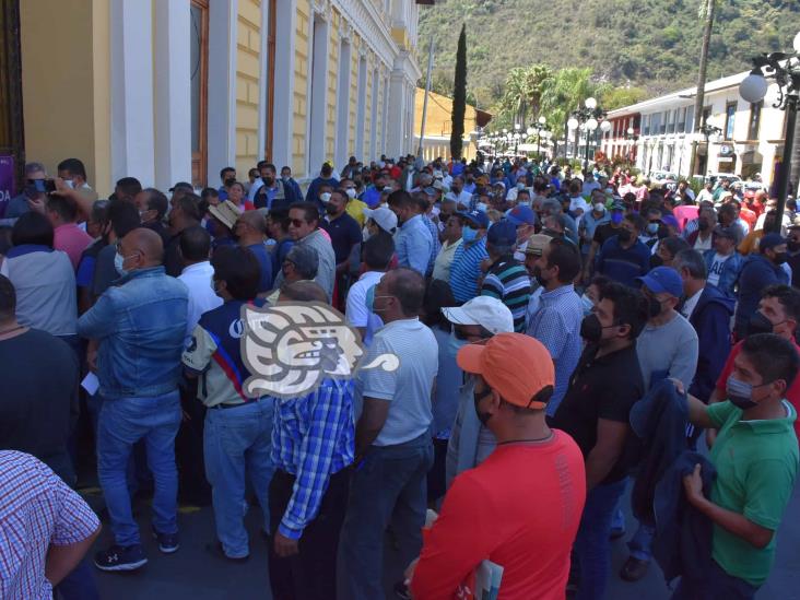 Marchan taxistas de Orizaba; exigen municipalizar Tránsito