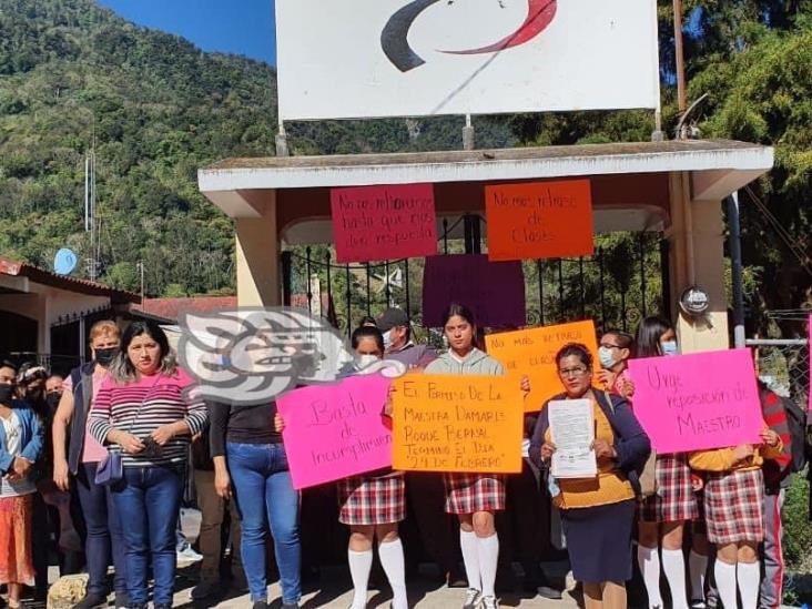 Sospechan que maestra abandonó a sus alumnos en Telebachillerato de Plan de Las Hayas