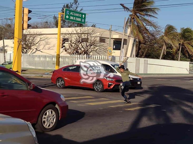 Víctor, el artista de la cuerda floja en las calles de Veracruz