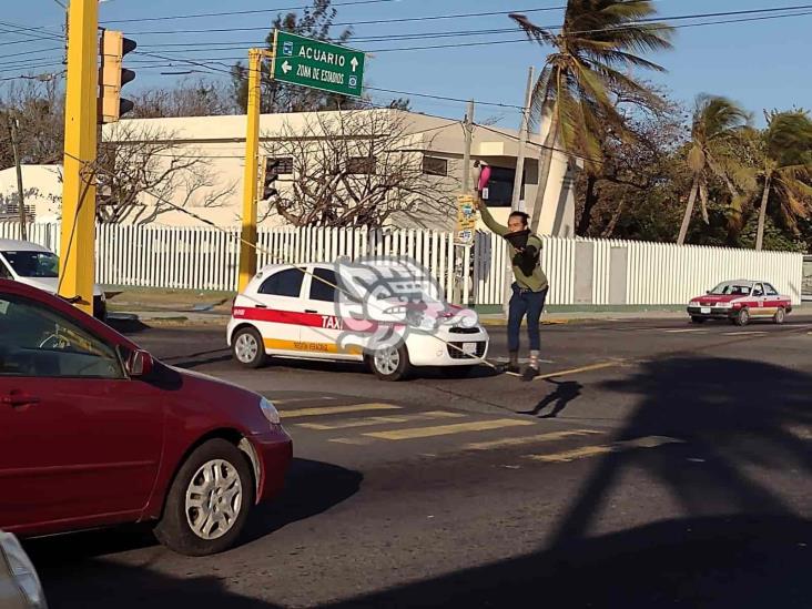 Víctor, el artista de la cuerda floja en las calles de Veracruz