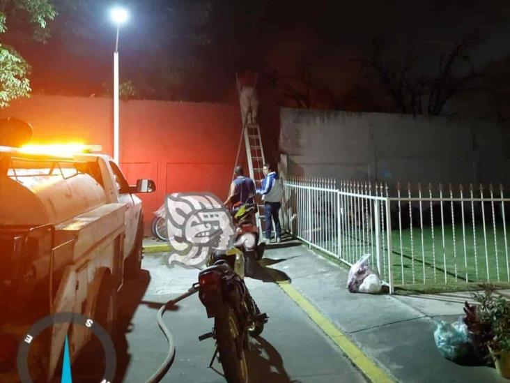 Reportan incendio de pastizal en colonia Aurora de Nogales