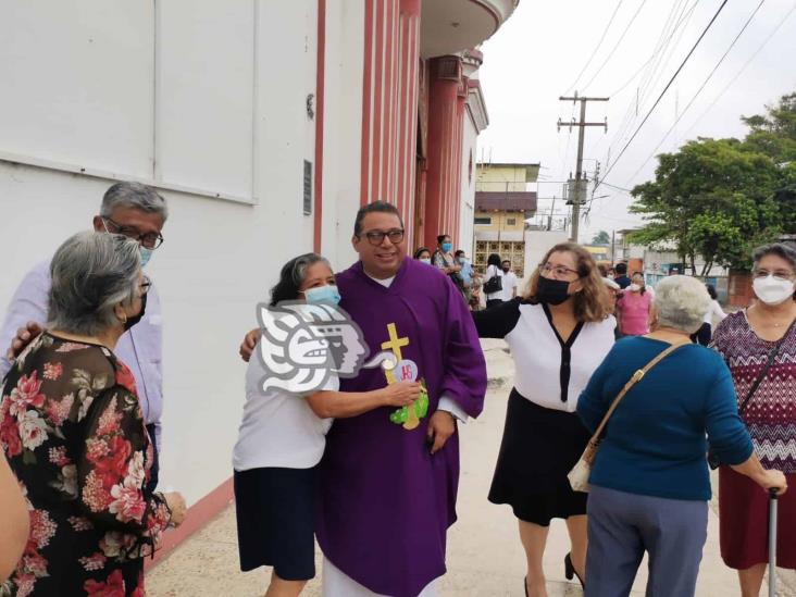 A cuatro años de estar en Nanchital, cambian al  padre Joel Irieta Munguía 