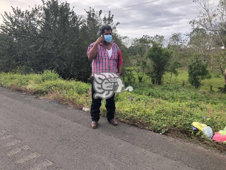 Tractocamión se impactó contra valla metálica cerca de la caseta de Acayucan