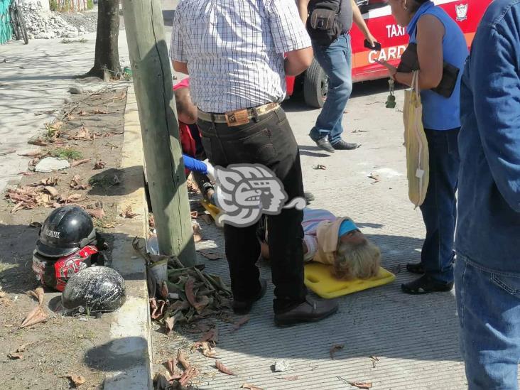 Embiste auto a mujer motociclista en Cardel