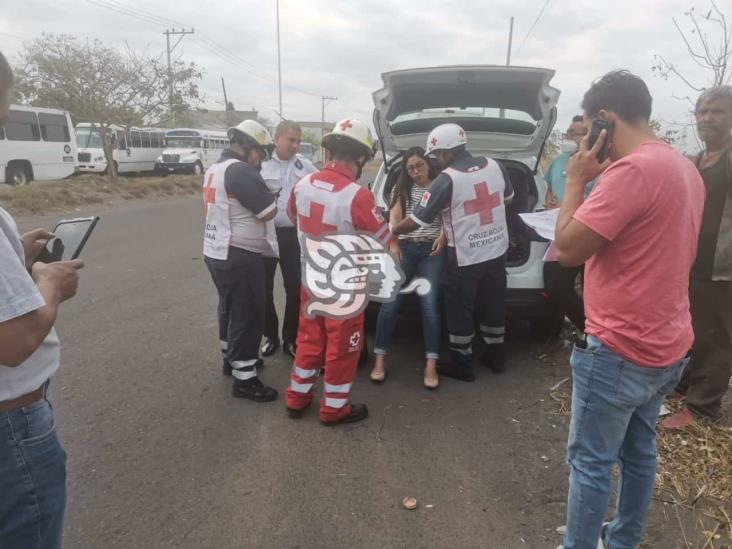 Joven pierde el control de su auto y se estrella en El Vergel