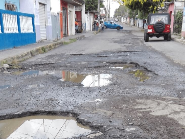 Vecinos de la Progreso viven entre baches e inundaciones