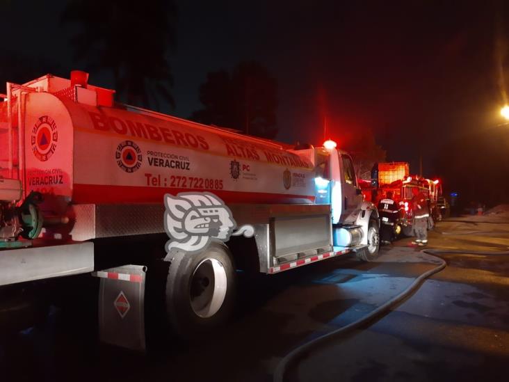 Corto circuito ocasiona incendio en fábrica de Río Blanco