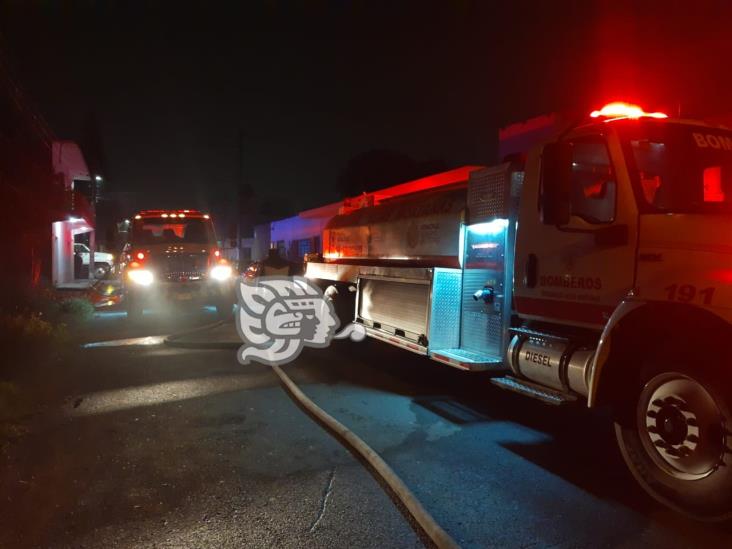 Corto circuito ocasiona incendio en fábrica de Río Blanco