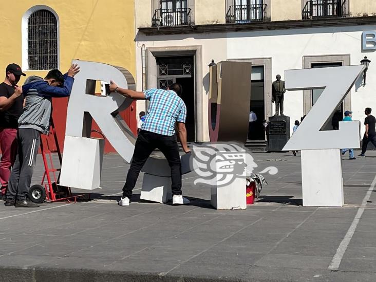 Desmontan letras turísticas de Veracruz ante posibles disturbios durante el 8M