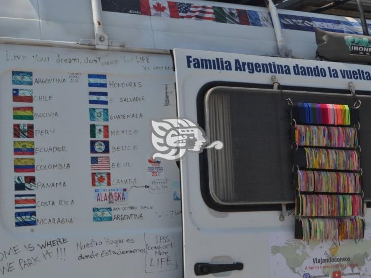 Familia recorre el mundo en una van; llegaron de Alaska a Veracruz