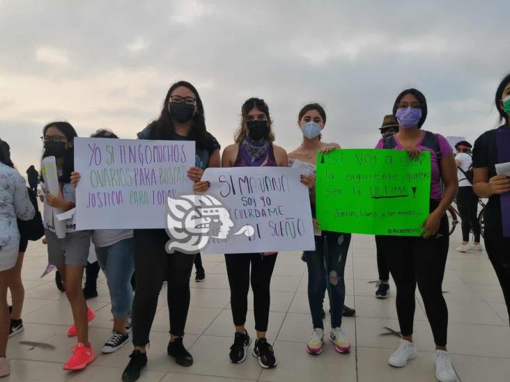 “Recuérdame llena de sueños”, corean en marcha en el Malecón de Coatzacoalcos