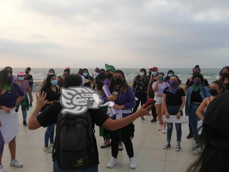 “Recuérdame llena de sueños”, corean en marcha en el Malecón de Coatzacoalcos