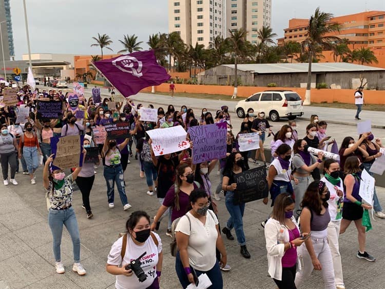 Mujeres exigen un alto a los feminicidios; se manifiestan en Boca del Río